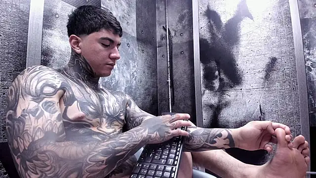 Gury_tattoo Chat XXX in diretta