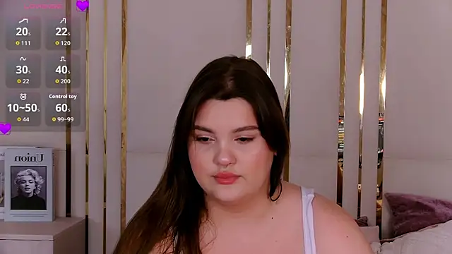 Živý XXX chat EmilyHyde