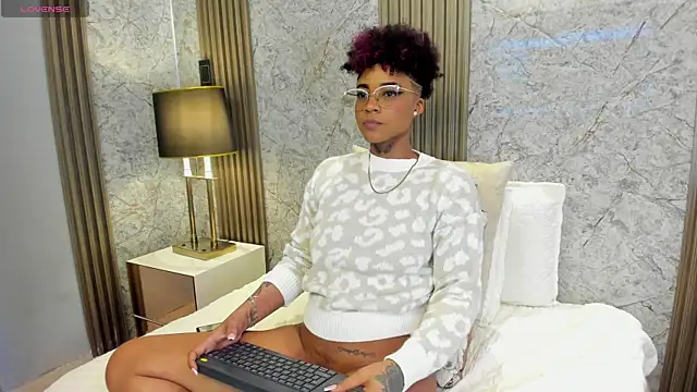 LuciaWallace's Live XXX Chat