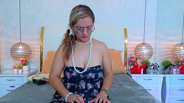 MarilynVega1 live XXX chat