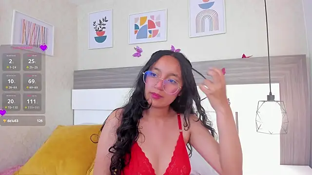 Emilyblussh 现场XXX聊天