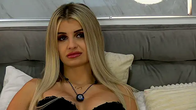 MiaCharm élő XXX-chatje