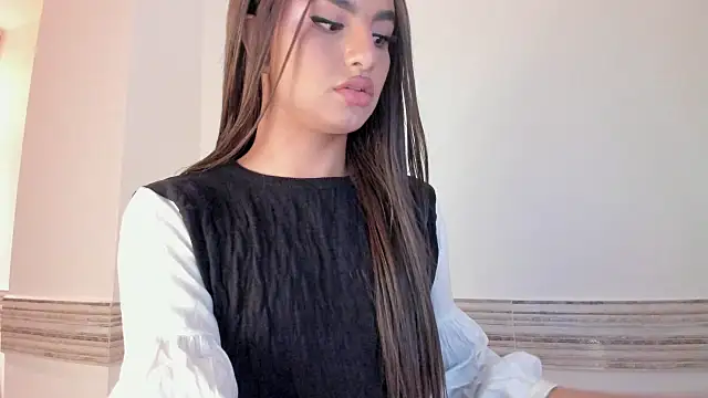 Sophia_Cambpell Adlı Modelin Canlı XXX Sohbeti