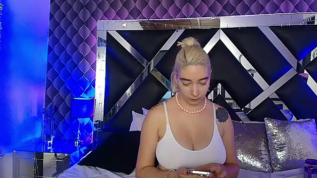 victoriaa_lee_ Adlı Modelin Canlı XXX Sohbeti