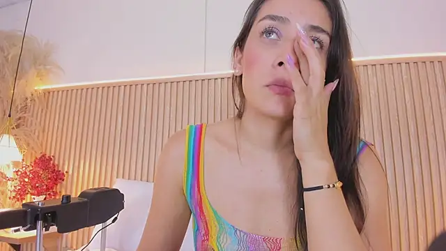 NahimiThompson's Live XXX Chat