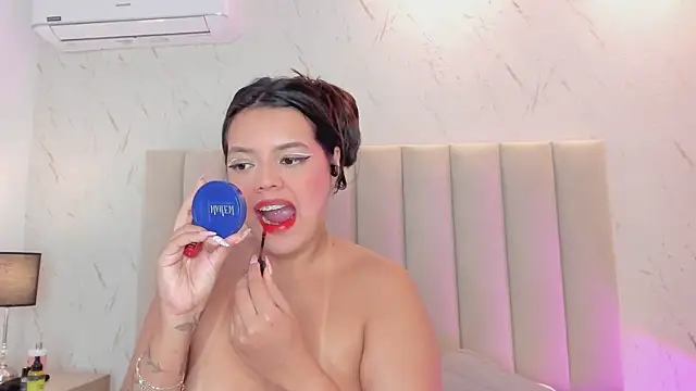 ViolettaRousee_ Chat XXX in diretta