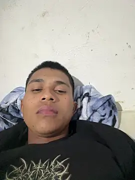 Show modela elpri2324 na web-kameri