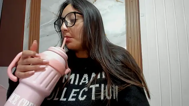 Chatroom XXX en direct de LilyGarcia