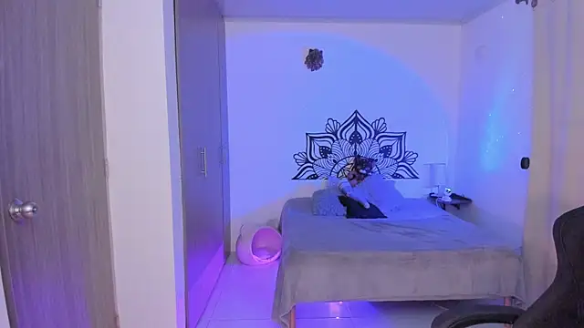 Chat XXX en directo de LouaneBourVip