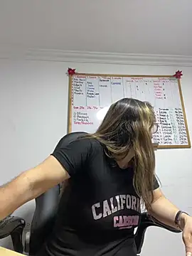 Show modela kaylaMinov_ na web-kameri