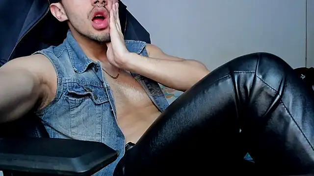 Онлайн чат XXX Tommy_Bred