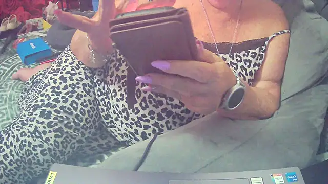 Playful_MILF_Demi Adlı Modelin Canlı XXX Sohbeti