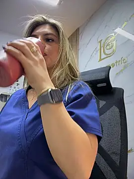 alicee16 XXX чат на живо