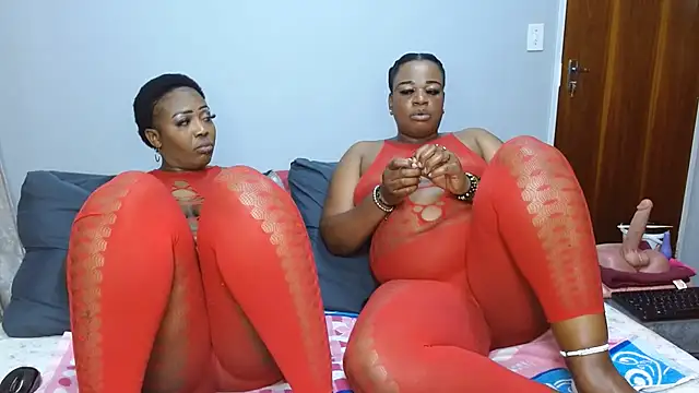 Pokazy przed kamerką – NaughtySisters