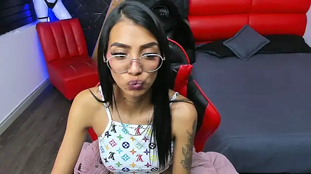 KarlaSlutSkinny__ Adlı Modelin Canlı XXX Sohbeti