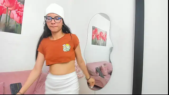 pinky_f00x XXX чат на живо