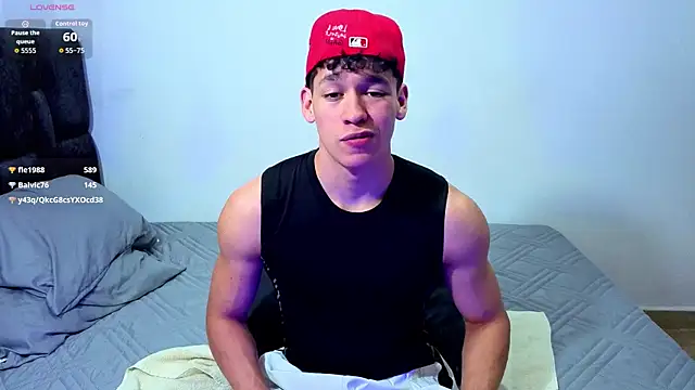 Luke_Muscle: διαδικτυακό σόου στην κάμερα