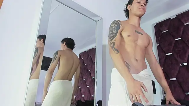 TonyBenedetti Show in webcam