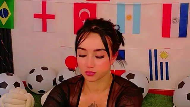 EmmyEvans1 Adlı Modelin Canlı XXX Sohbeti