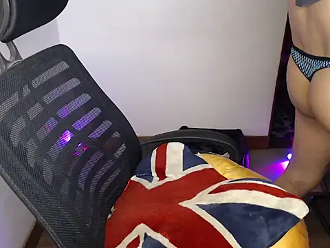 Hot_Muscle69 XXX чат на живо