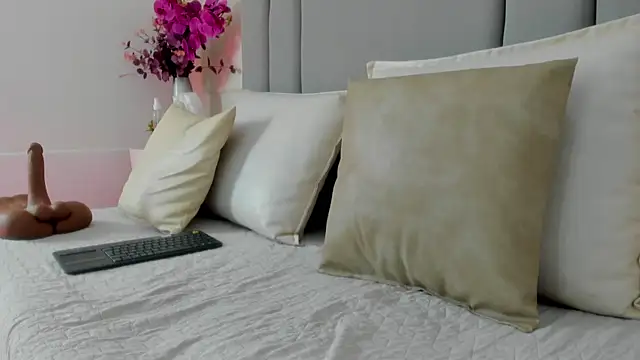 CannelaSmith's Live XXX Chat