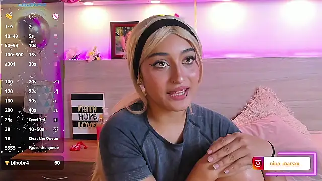 Chat XXX en directo de Nina-Mars