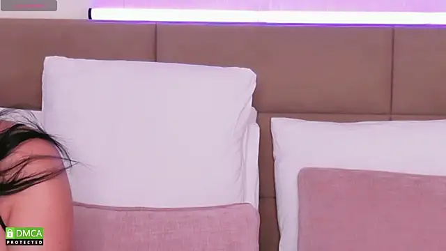 XXX chat uživo modela EmilySin_