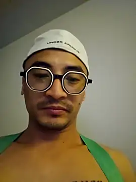 Lokomo32 live XXX chat