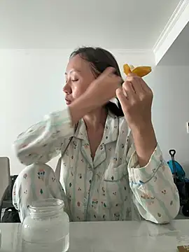 IcebergQueen Chat XXX live