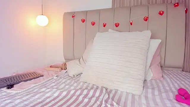 EvaaSinclair Adlı Modelin Canlı XXX Sohbeti