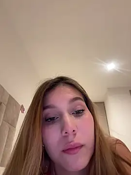 Nikii__ Adlı Modelin Canlı XXX Sohbeti