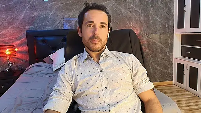 Adams_Sanz: διαδικτυακό σόου στην κάμερα