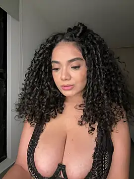 Curlyierr's Live XXX Chat