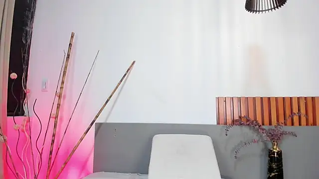 AndraCyrussn Live XXX chat