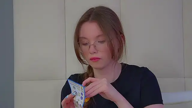 KeiraAsti Adlı Modelin Canlı XXX Sohbeti