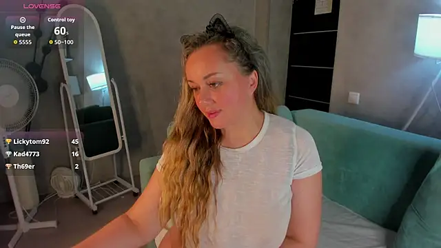 Sky_Kuper élő XXX-chatje