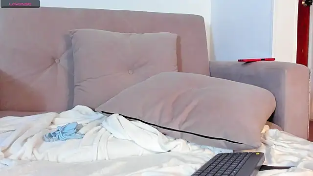 marie_pourtoii's Live XXX Chat