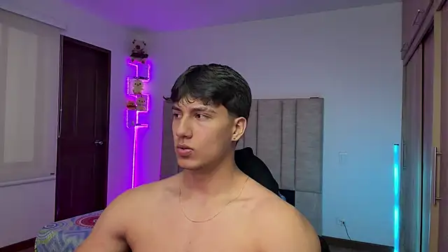 CHRIS_MORGAN1 Adlı Modelin Canlı XXX Sohbeti