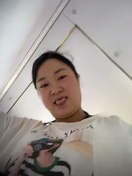 xiaoxiaoaini520 Adlı Modelin Canlı XXX Sohbeti