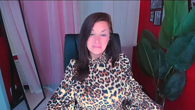 AnaMills Adlı Modelin Canlı XXX Sohbeti