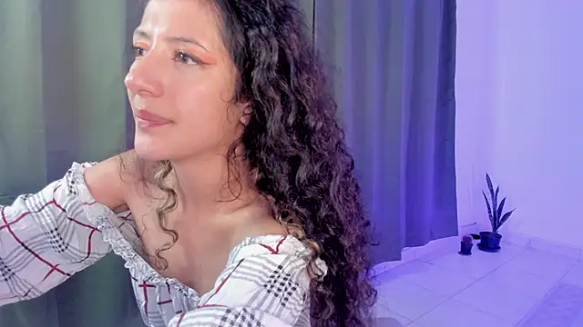 Lucia_Fuster Adlı Modelin Canlı XXX Sohbeti