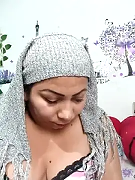 Alyona21 Adlı Modelin Canlı XXX Sohbeti