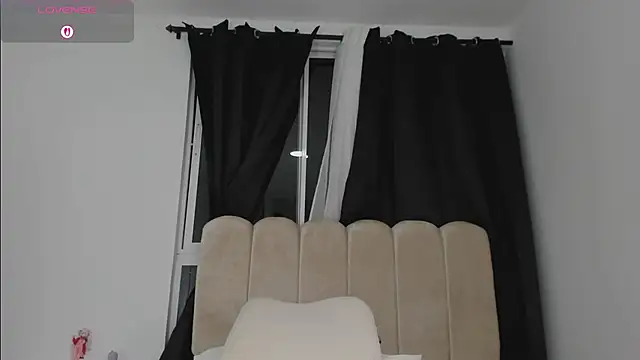 melanyangel99 Adlı Modelin Canlı XXX Sohbeti