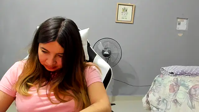 __Emma__11__Lecat_ Adlı Modelin Canlı XXX Sohbeti