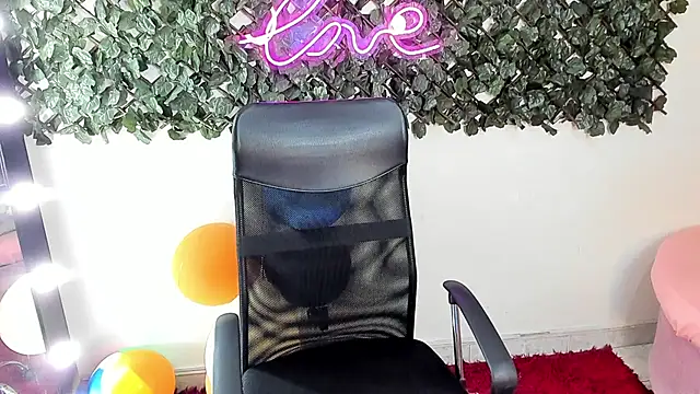 DestinyHills Adlı Modelin Canlı XXX Sohbeti