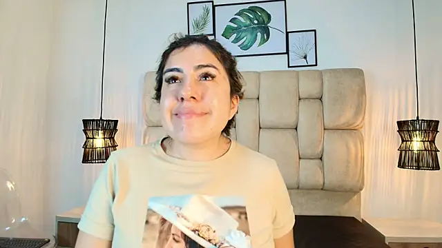 XXX chat uživo modela AdharaSmithh