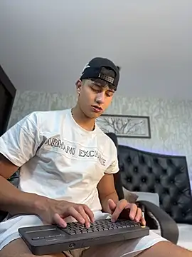 XXX chat uživo modela Lander_Cruz