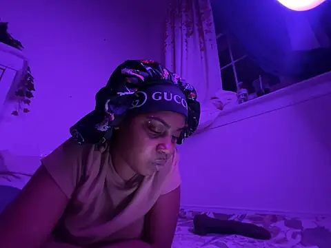 TheRealOshunQueen's Live XXX Chat