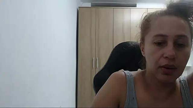 Онлайн чат XXX RoxanaLove9