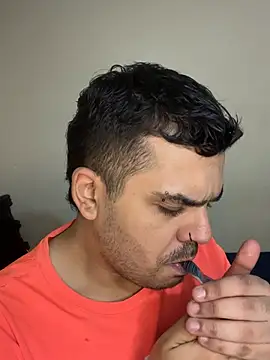 הופעת וובקאם של LatinBearX